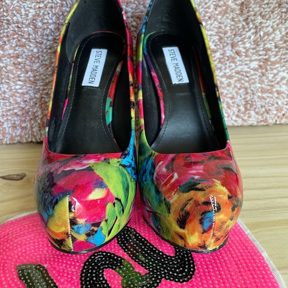 STEVE MADDEN NALA FLORAL PLATFORM PUMP Sz 8 - Picture 4 of 11